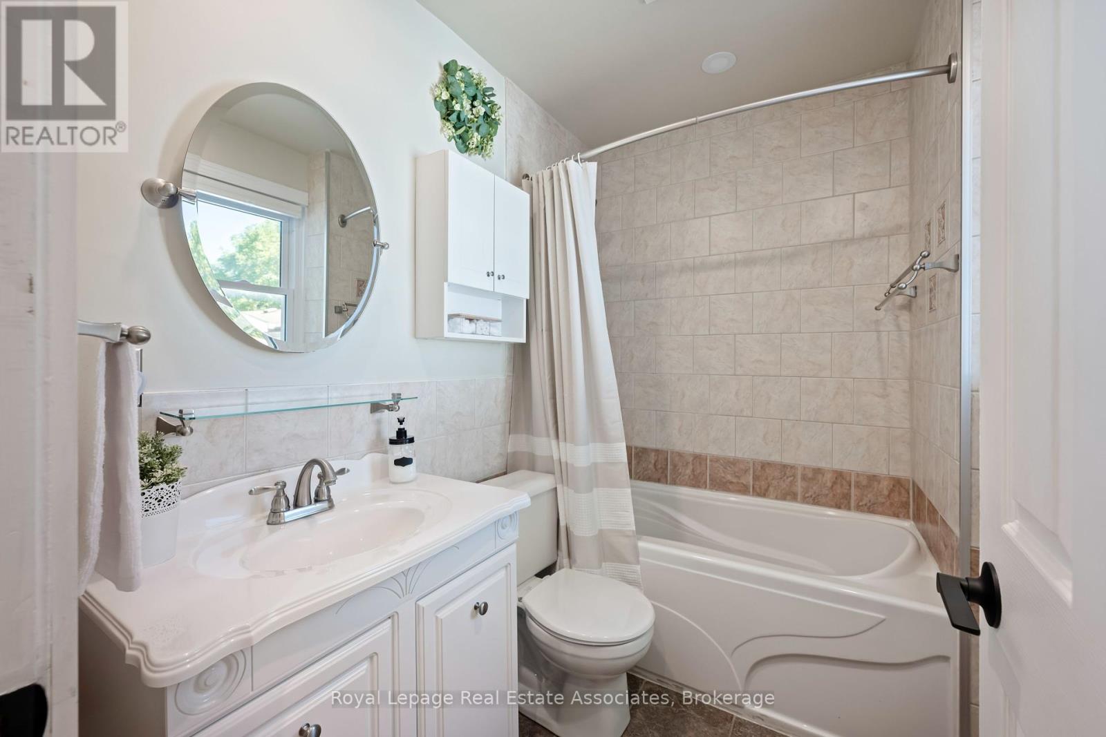 10 Normandy Boulevard, Halton Hills, Ontario  L7G 1W1 - Photo 22 - W12412683