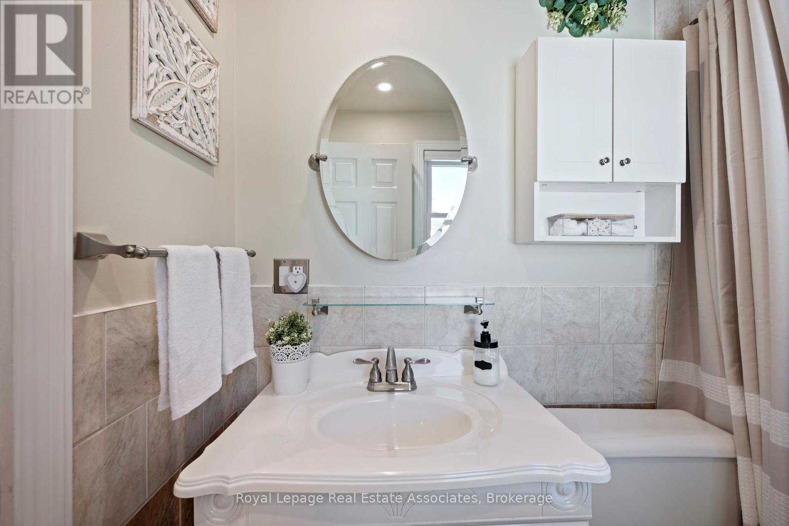 10 Normandy Boulevard, Halton Hills, Ontario  L7G 1W1 - Photo 23 - W12412683
