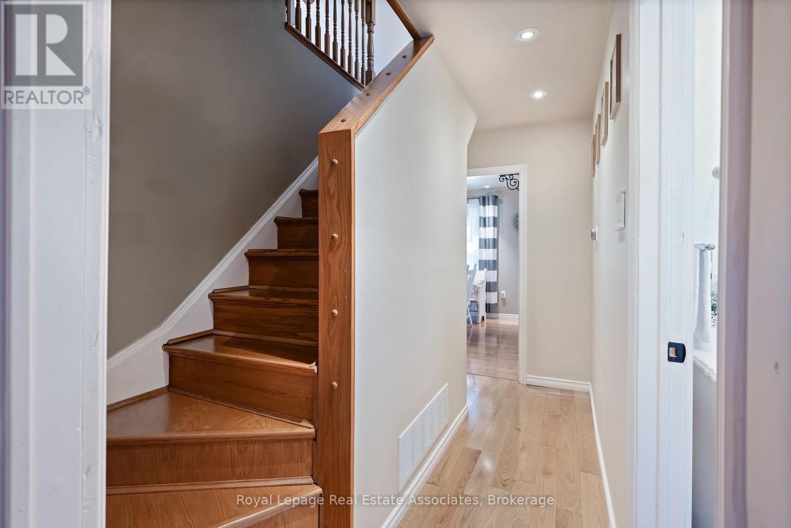 10 Normandy Boulevard, Halton Hills, Ontario  L7G 1W1 - Photo 24 - W12412683