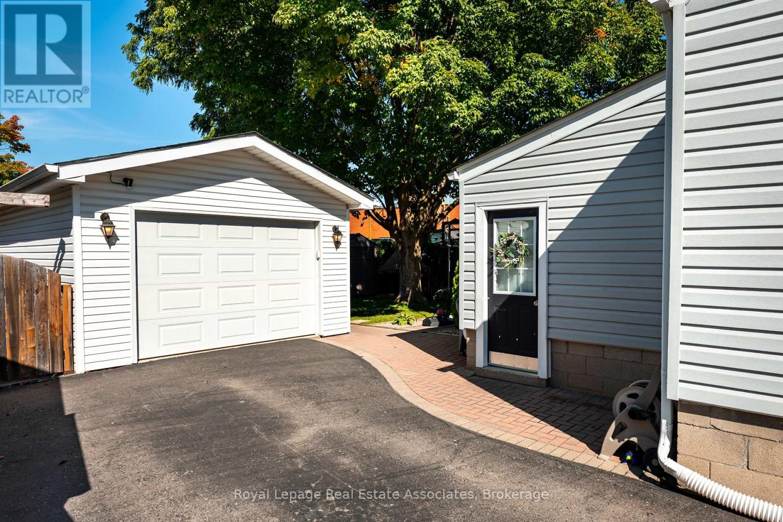 10 Normandy Boulevard, Halton Hills, Ontario  L7G 1W1 - Photo 3 - W12412683