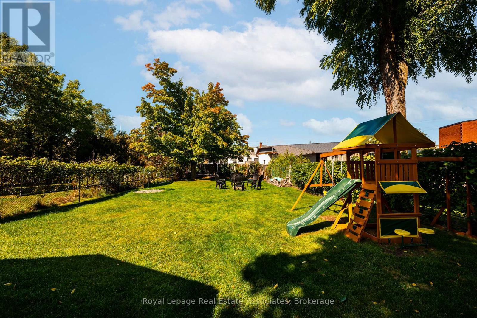 10 Normandy Boulevard, Halton Hills, Ontario  L7G 1W1 - Photo 6 - W12412683