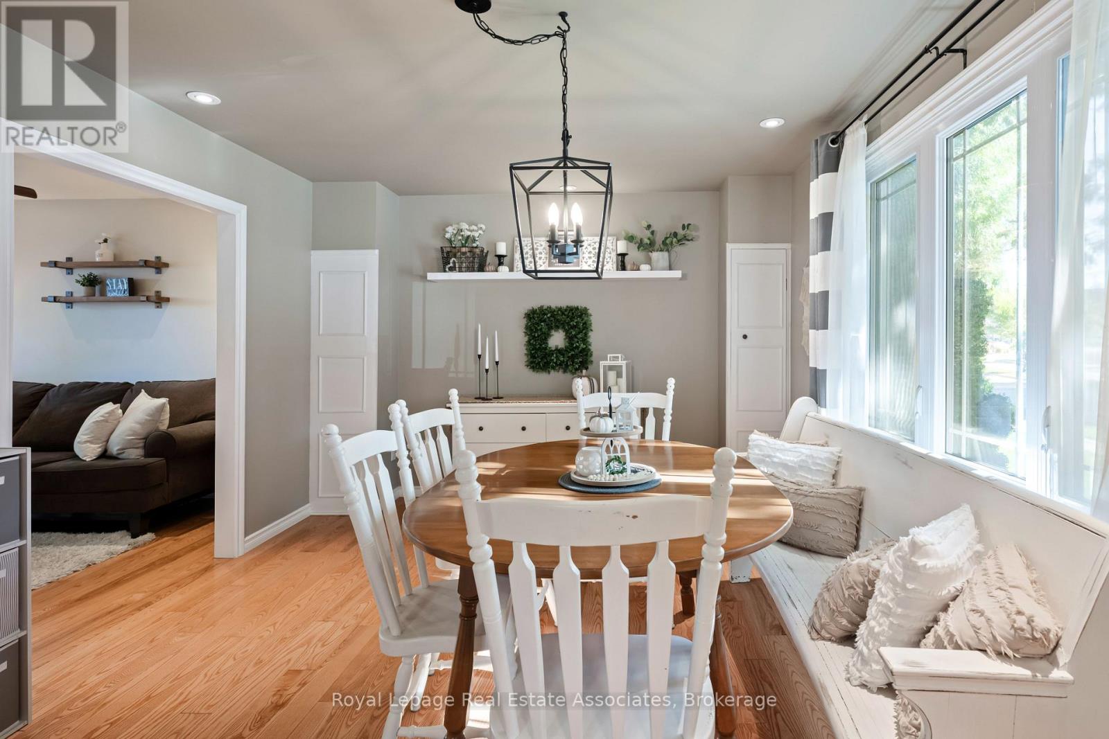 10 Normandy Boulevard, Halton Hills, Ontario  L7G 1W1 - Photo 9 - W12412683