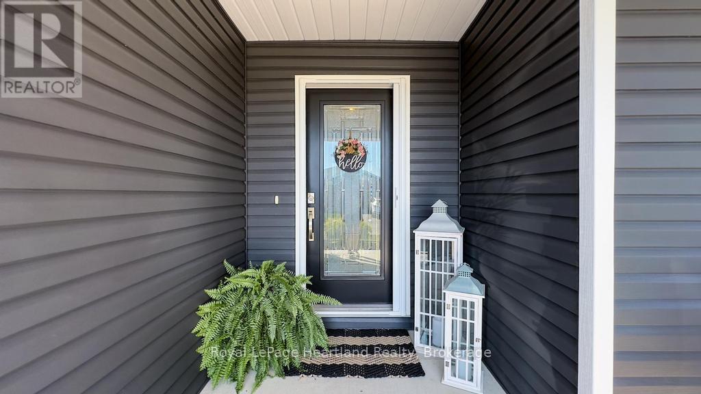 14 Blue Boulevard, Ashfield-Colborne-Wawanosh, Ontario  N7A 0B8 - Photo 4 - X12412903