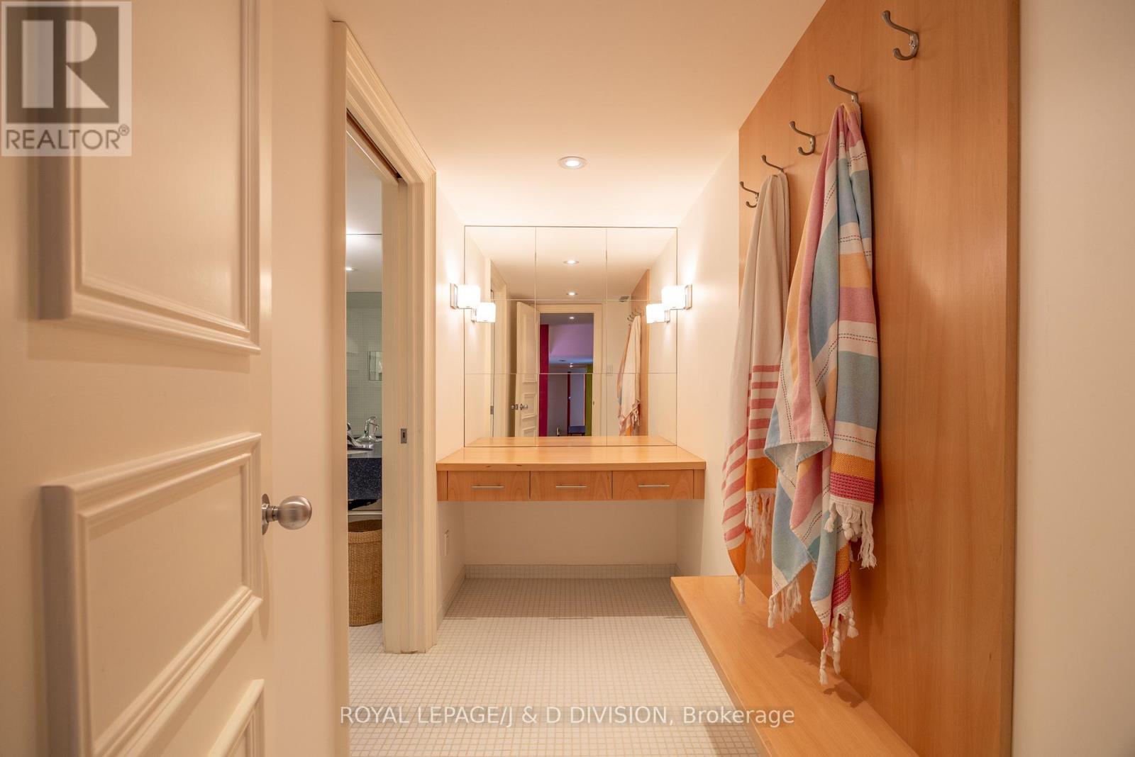 12 Forest Glen Crescent, Toronto, Ontario  M4N 2E8 - Photo 37 - C12176515