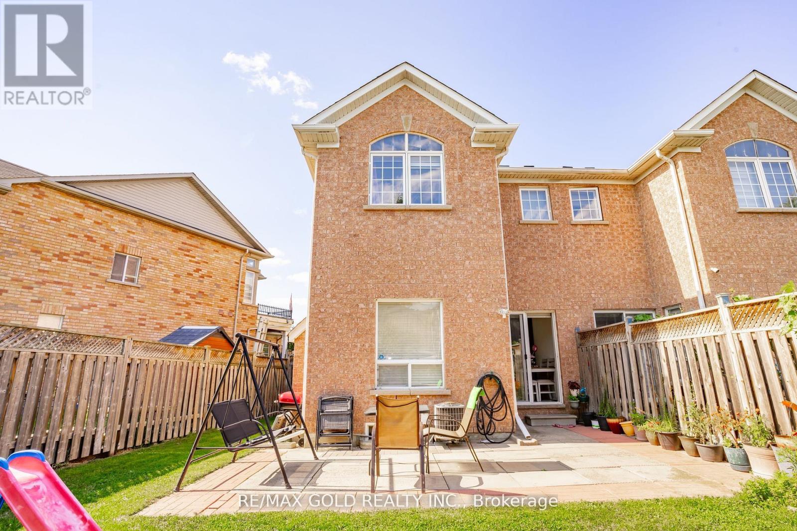 32 Rubysilver Drive, Brampton, Ontario  L6P 1P9 - Photo 30 - W12411703