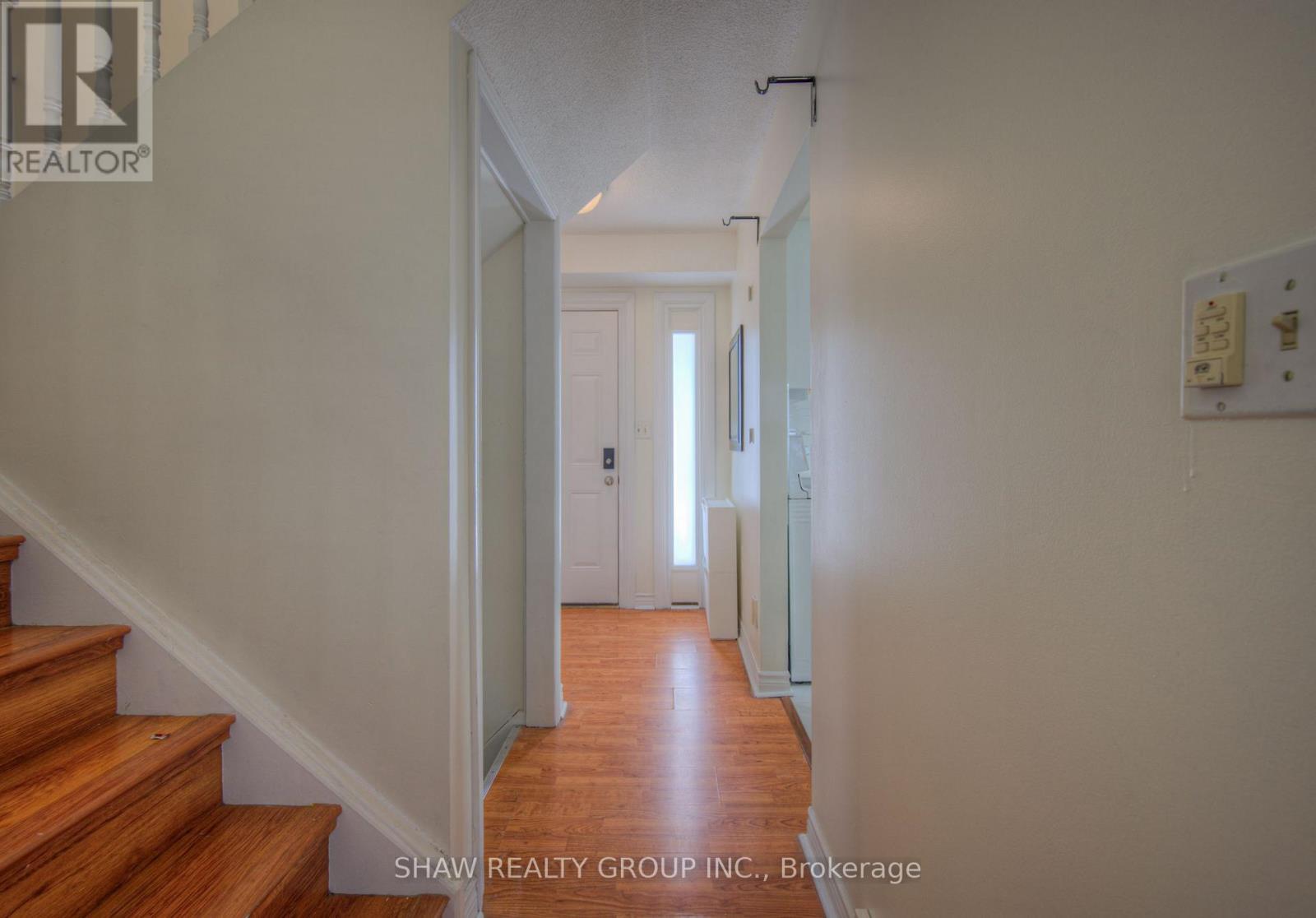 15 Glendan Court, Cambridge, Ontario  N1R 7N4 - Photo 5 - X12412710