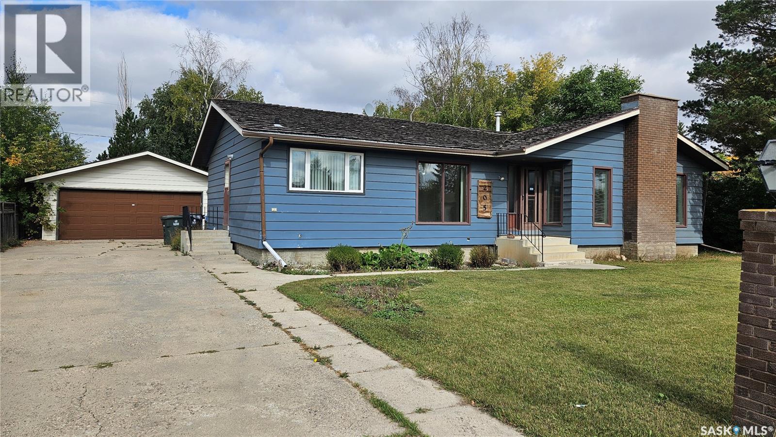 205 1st Street W, Langham, Saskatchewan  S0K 2L0 - Photo 2 - SK018564