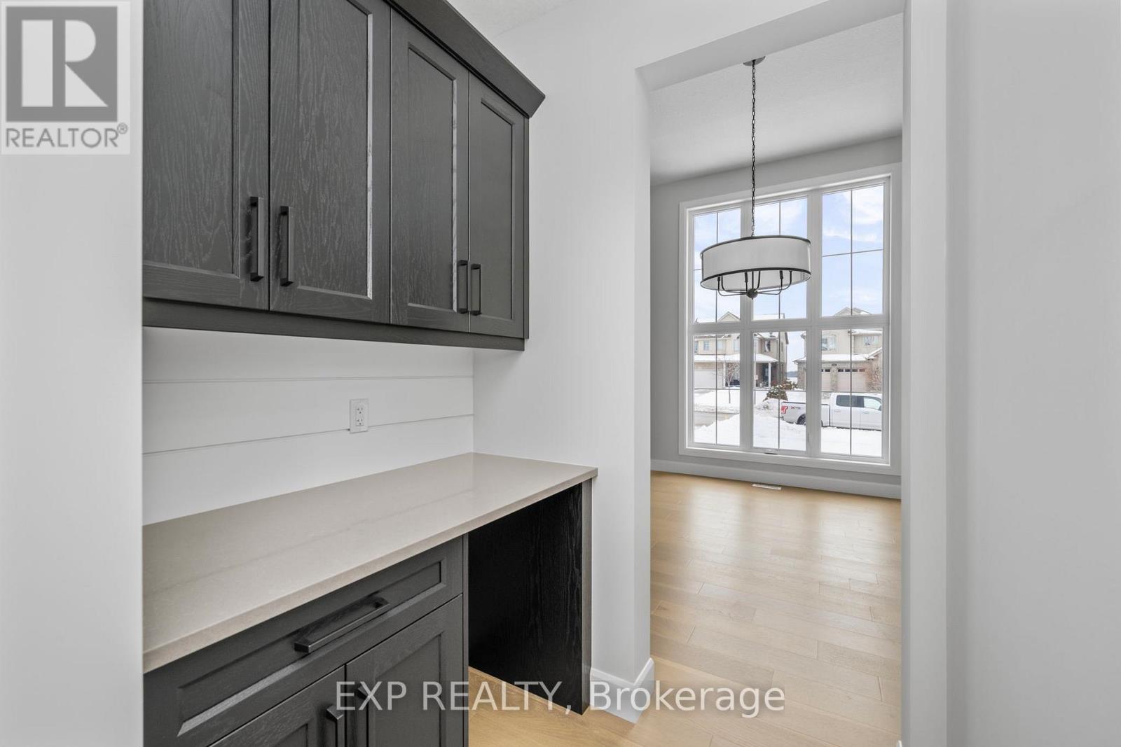 2060 Wickerson Road, London South, Ontario  N6K 5C4 - Photo 13 - X12405711