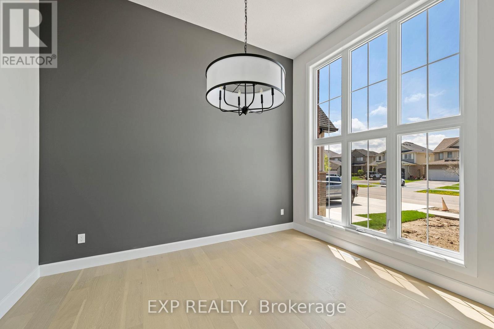 2060 Wickerson Road, London South, Ontario  N6K 5C4 - Photo 4 - X12405711