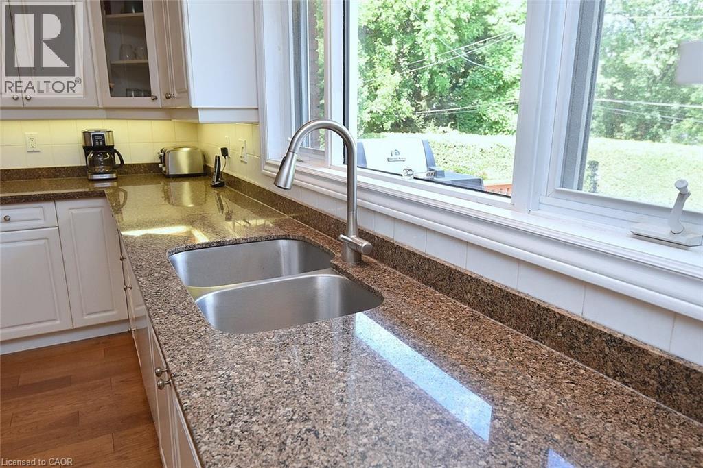 219 Strathcona Drive, Burlington, Ontario  L7L 2C7 - Photo 13 - 40764895