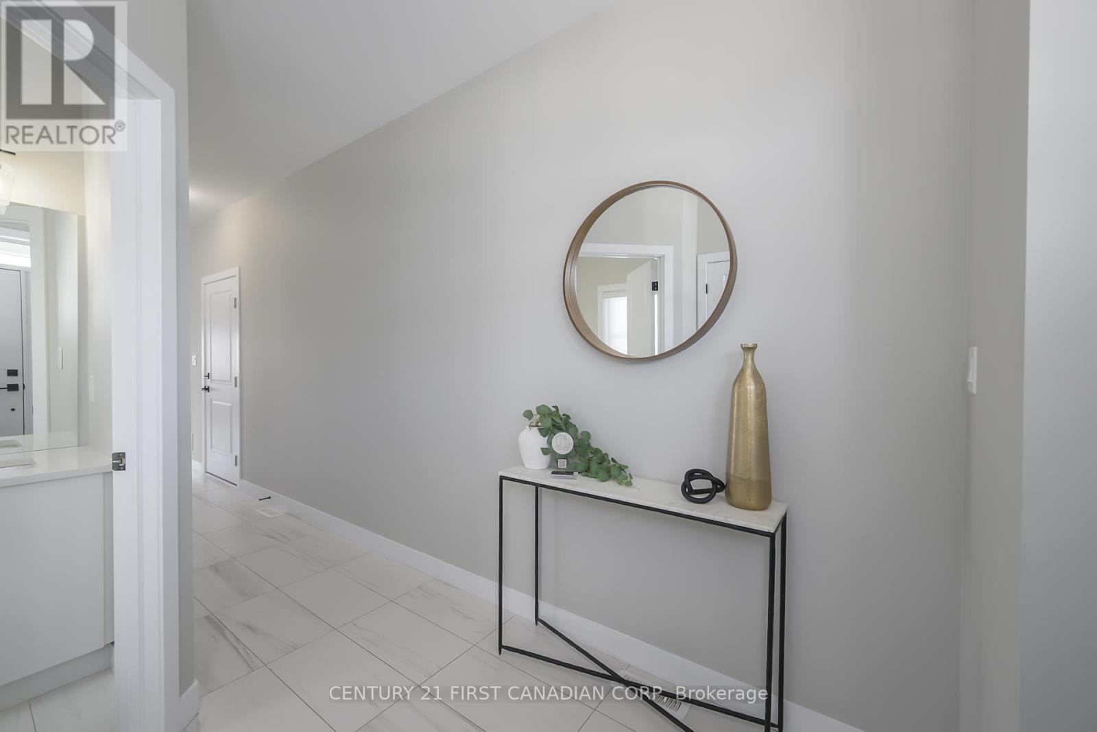 3612 Southbridge Avenue, London South, Ontario  N6L 0G5 - Photo 9 - X12412976