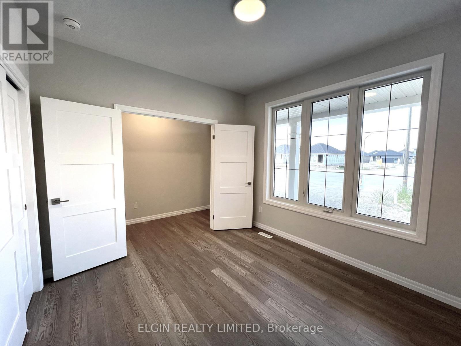 10 Columbus Court, Central Elgin, Ontario  N5P 0E5 - Photo 3 - X12413013
