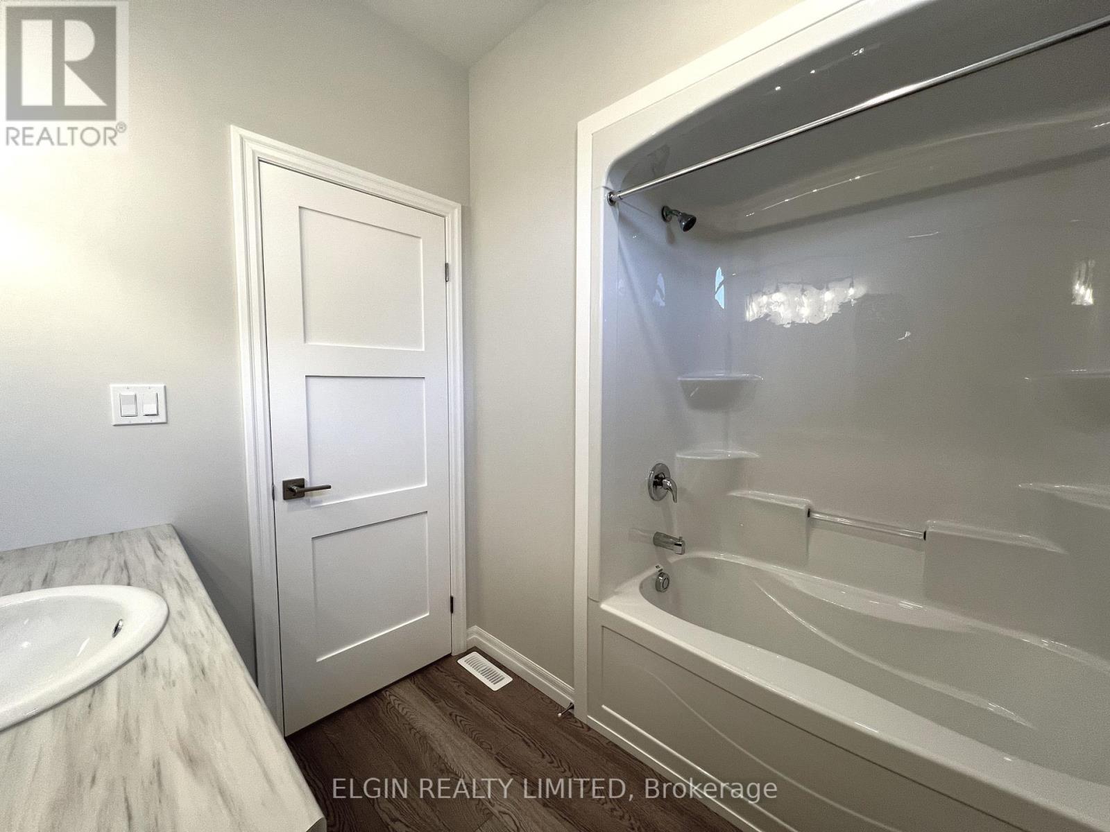 10 Columbus Court, Central Elgin, Ontario  N5P 0E5 - Photo 6 - X12413013