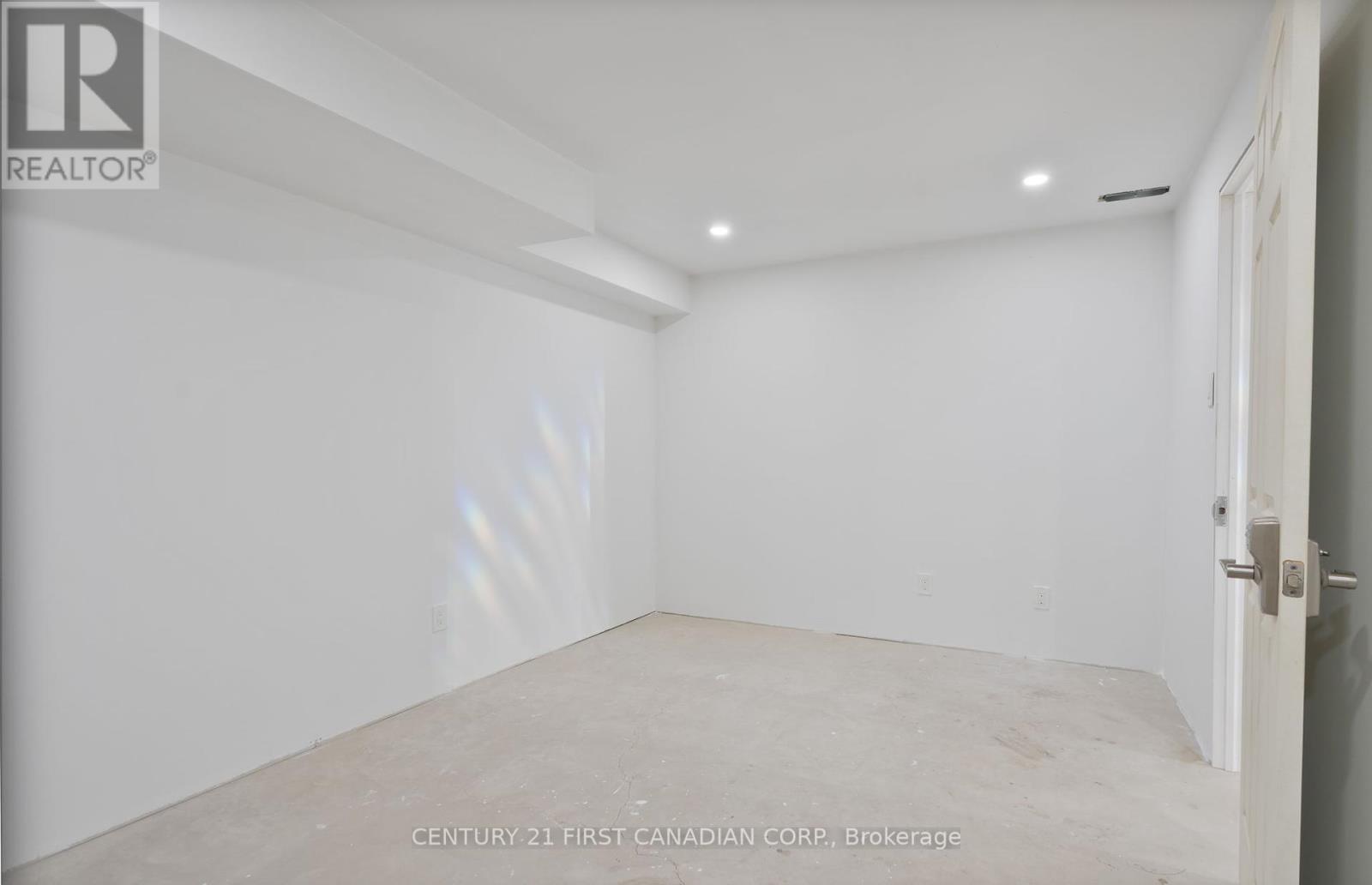 125 Spencer Avenue, Lucan Biddulph, Ontario  N0M 2J0 - Photo 33 - X12413021