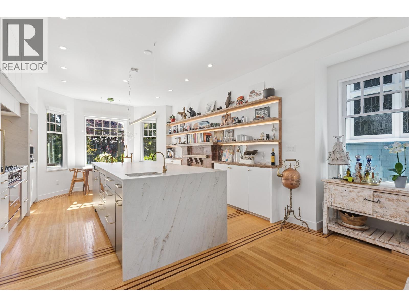 2615 W 2nd Avenue, Vancouver, British Columbia  V6K 1K1 - Photo 3 - R3049478