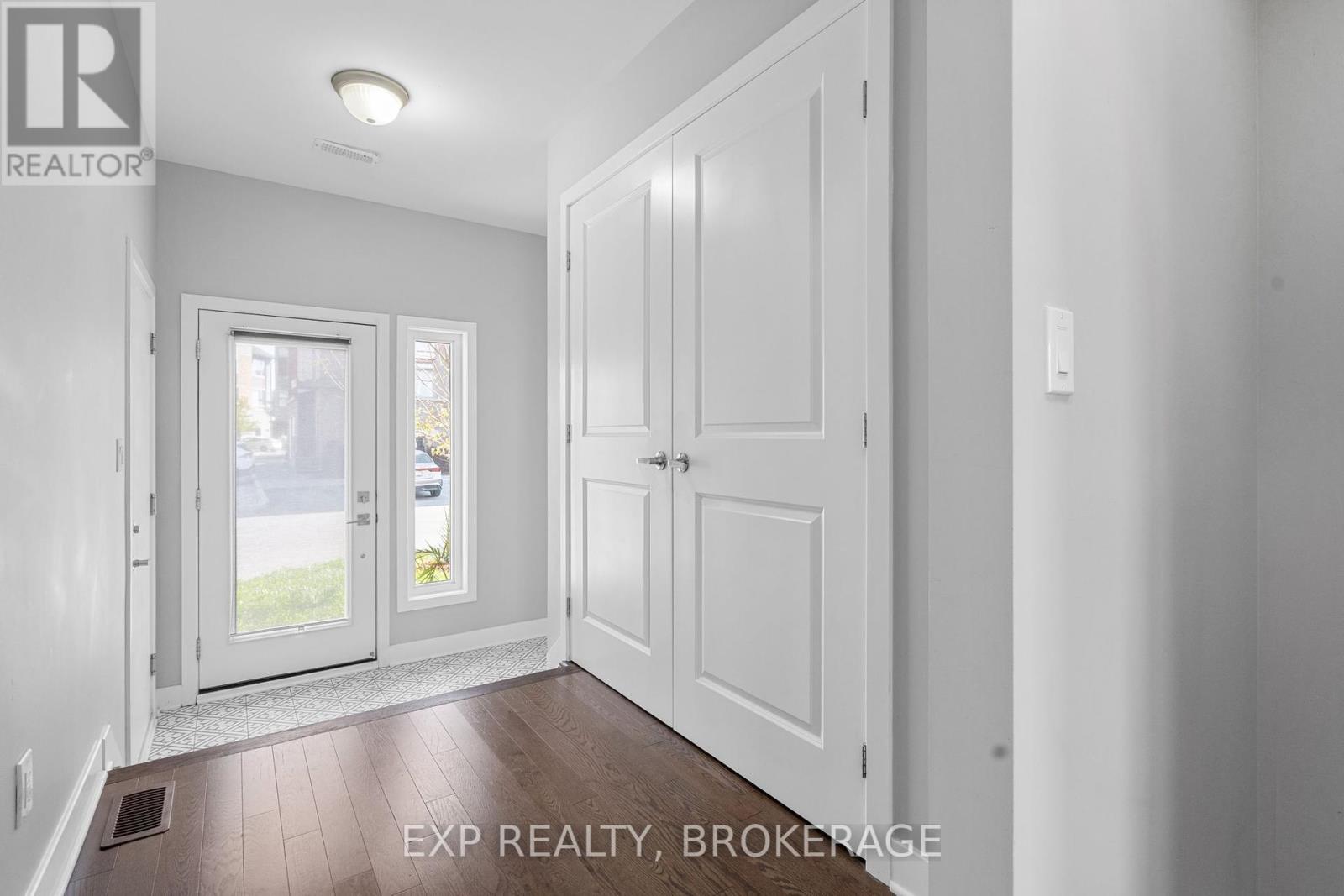 404 Terravita Private, Ottawa, Ontario  K1V 2R9 - Photo 5 - X12412208