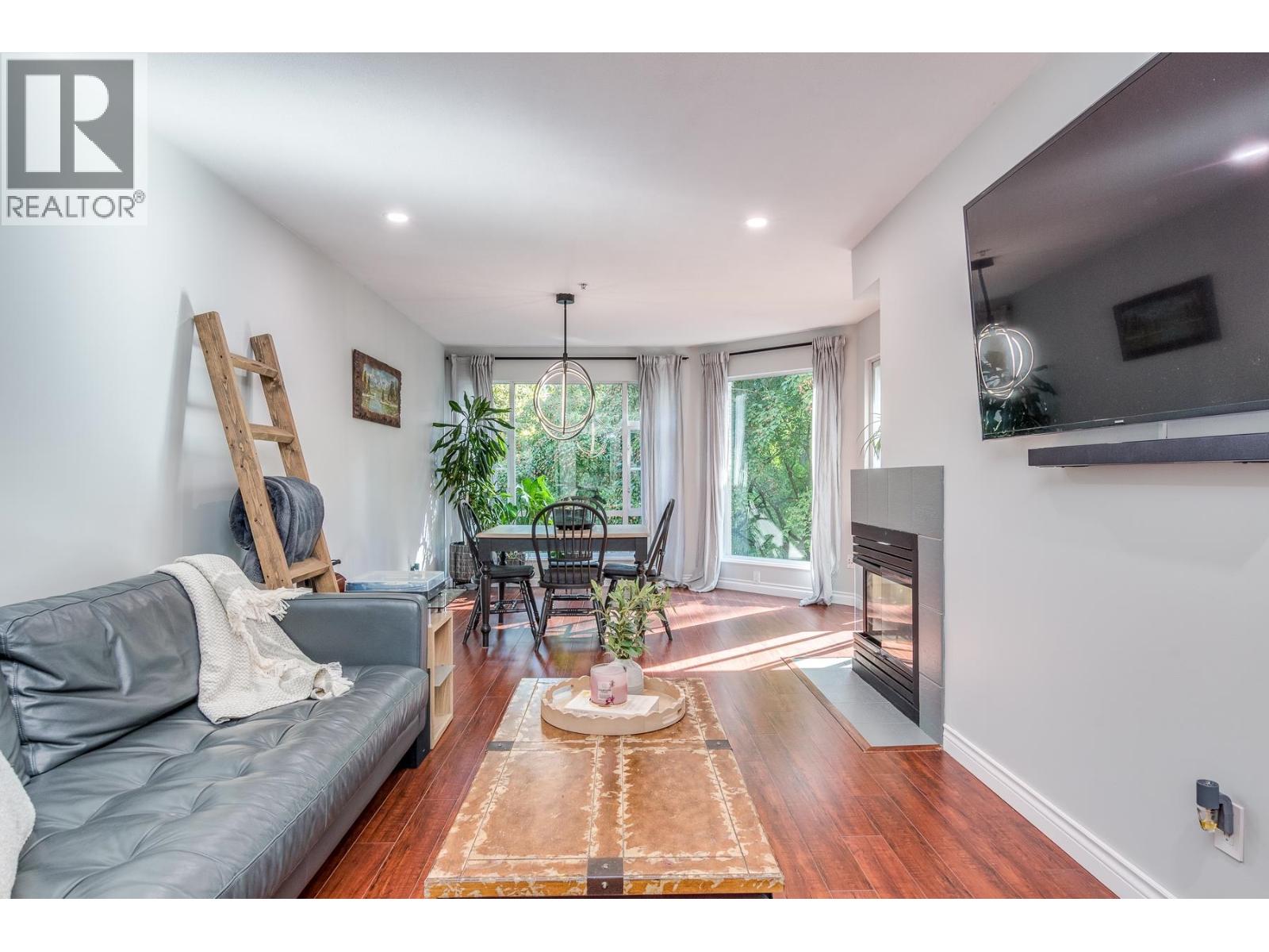 212 22233 RIVER ROAD, Maple Ridge, British Columbia