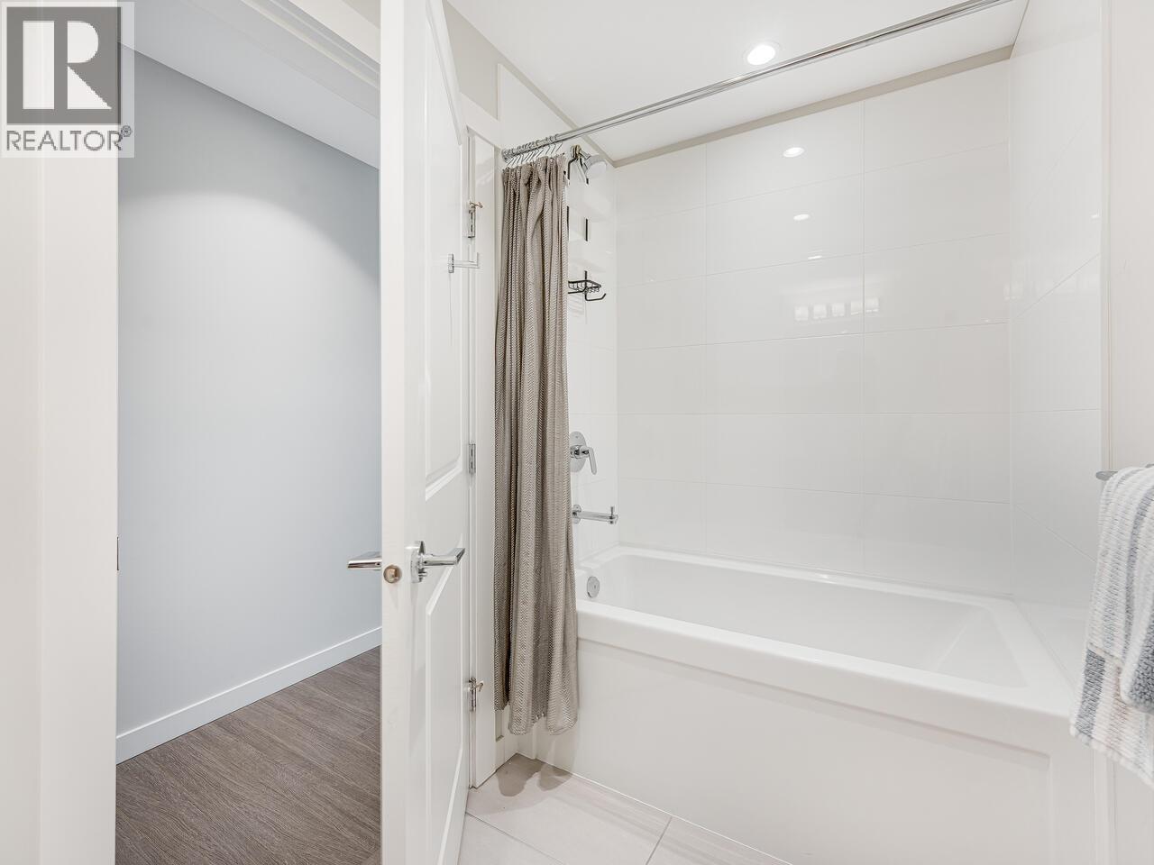 401 2651 Library Lane, North Vancouver, British Columbia  V7J 0C1 - Photo 22 - R3049600