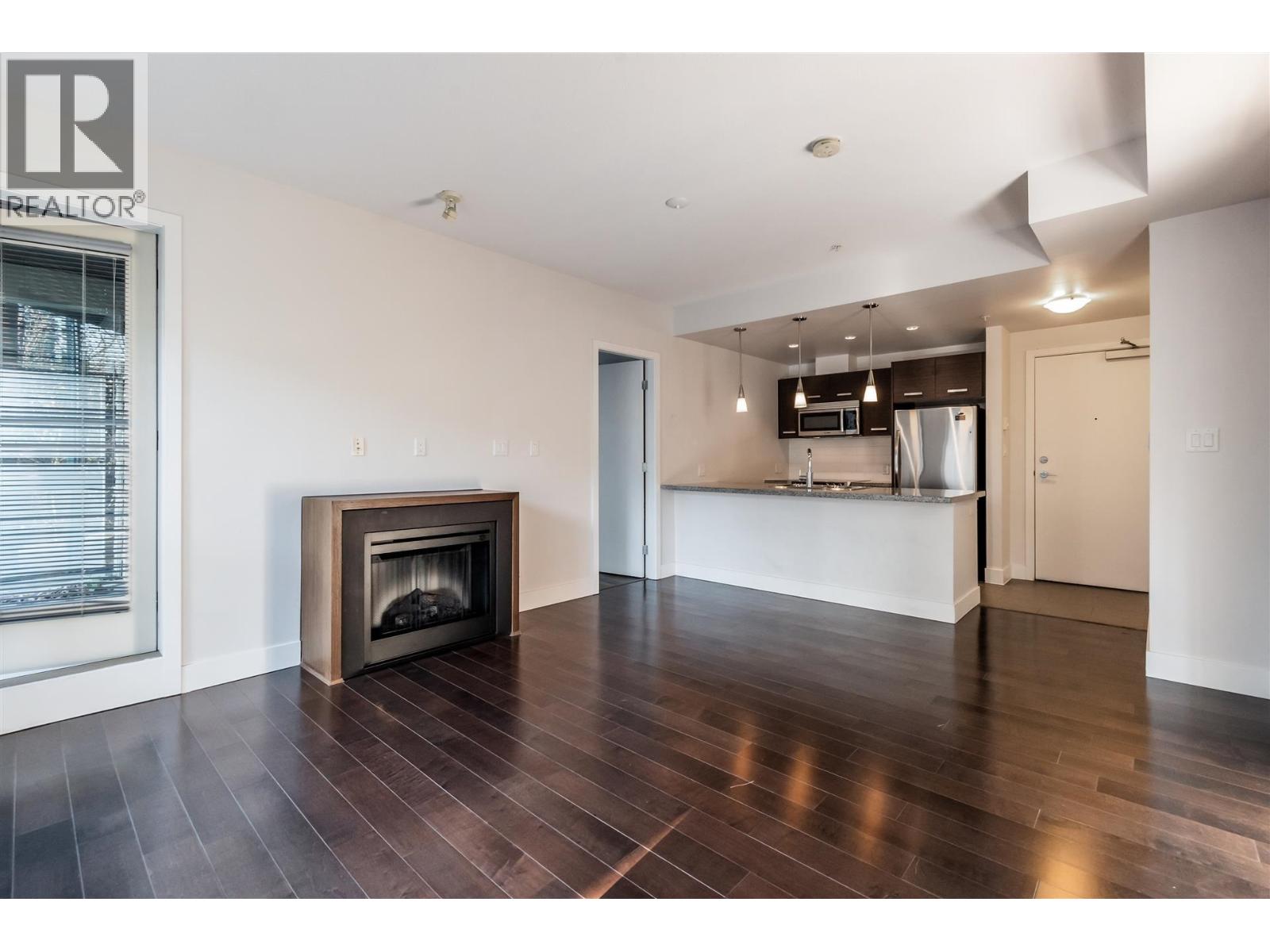 209 2957 Glen Drive, Coquitlam, British Columbia  V3B 0B5 - Photo 5 - R3049623