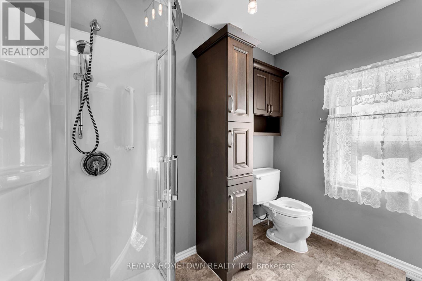 28 Wiltse Street E, Athens, Ontario  K0E 1B0 - Photo 15 - X12412925