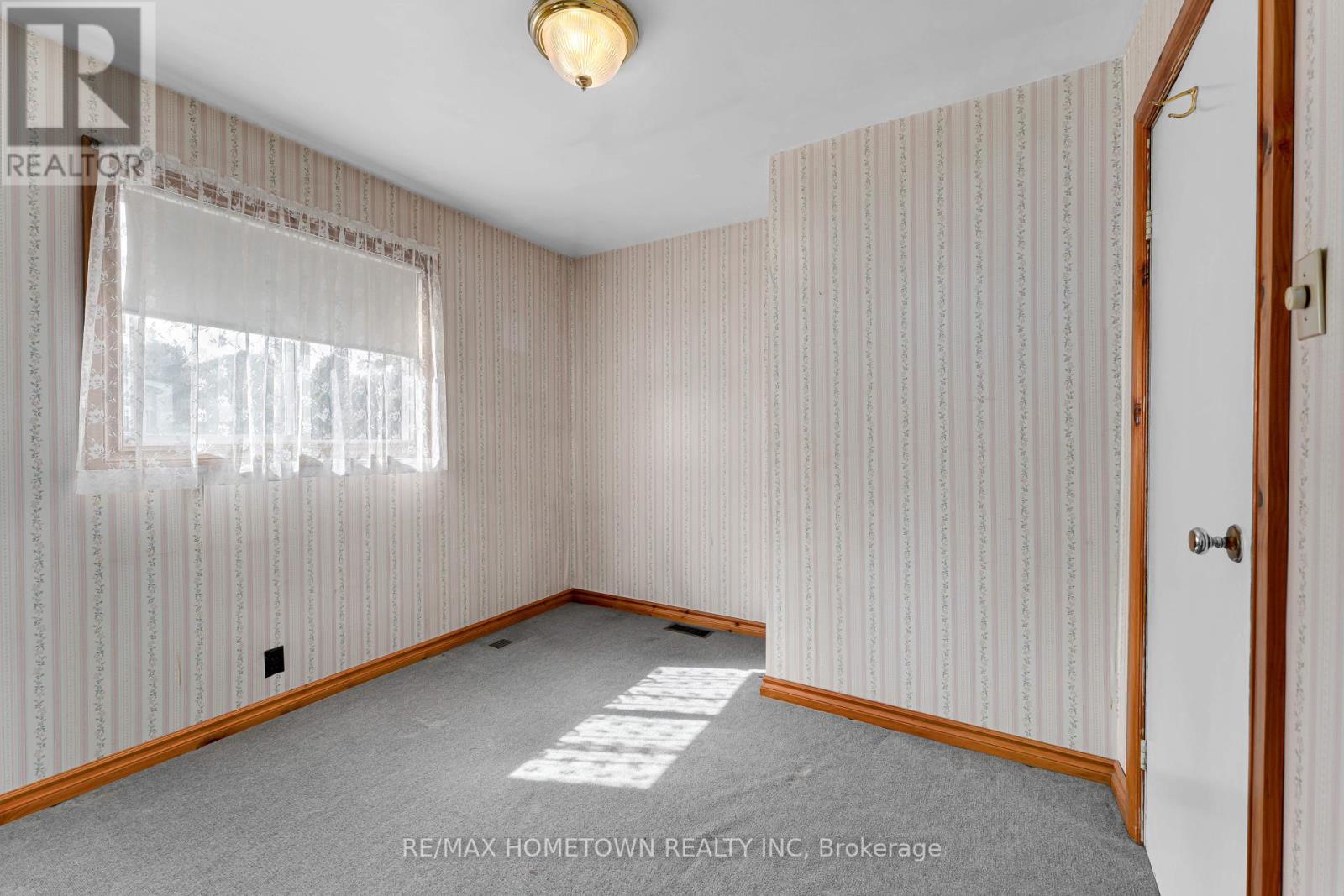 28 Wiltse Street E, Athens, Ontario  K0E 1B0 - Photo 16 - X12412925