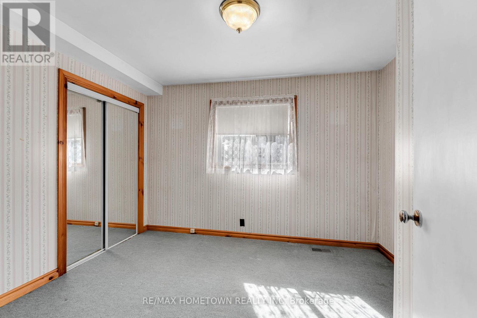 28 Wiltse Street E, Athens, Ontario  K0E 1B0 - Photo 17 - X12412925