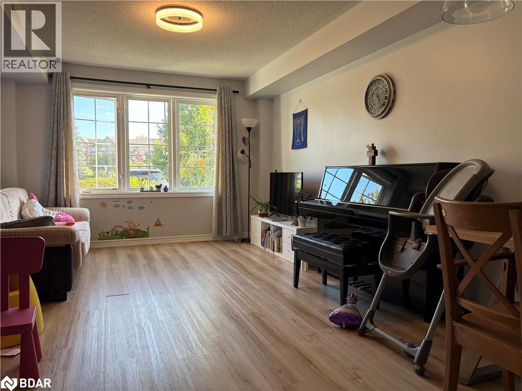 53 Ferndale Drive S Unit# 3, Barrie, Ontario  L4N 5W9 - Photo 2 - 40769142