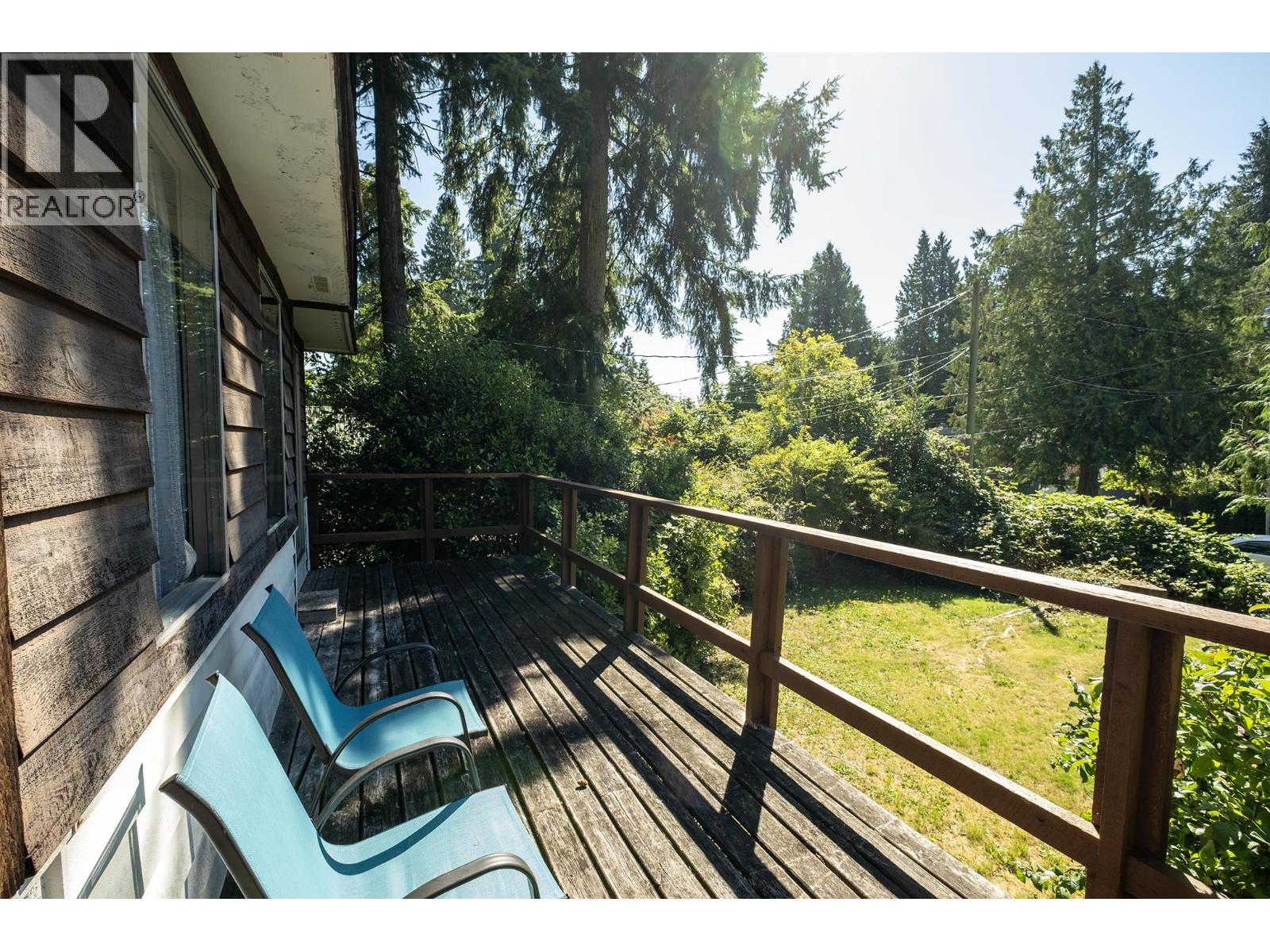 1022 Fairview Road, Gibsons, British Columbia  V0N 1V3 - Photo 18 - R3049642