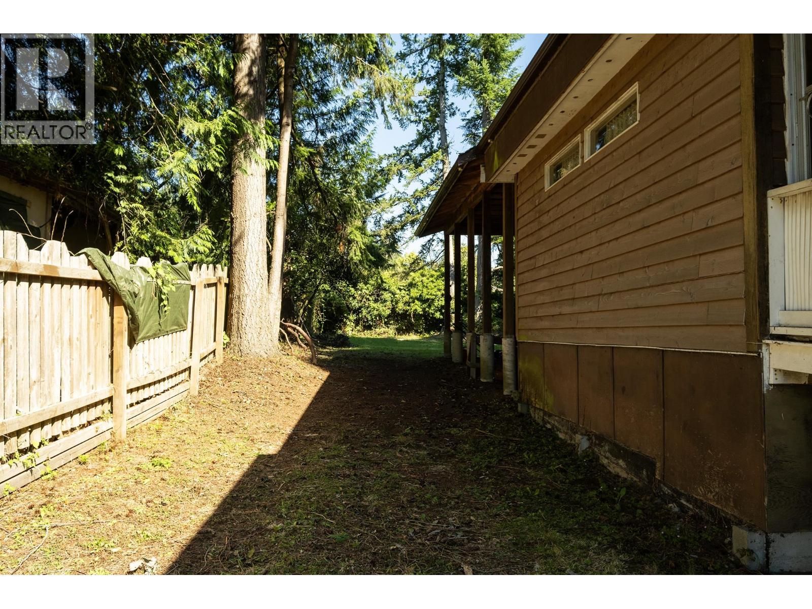 1022 Fairview Road, Gibsons, British Columbia  V0N 1V3 - Photo 19 - R3049642