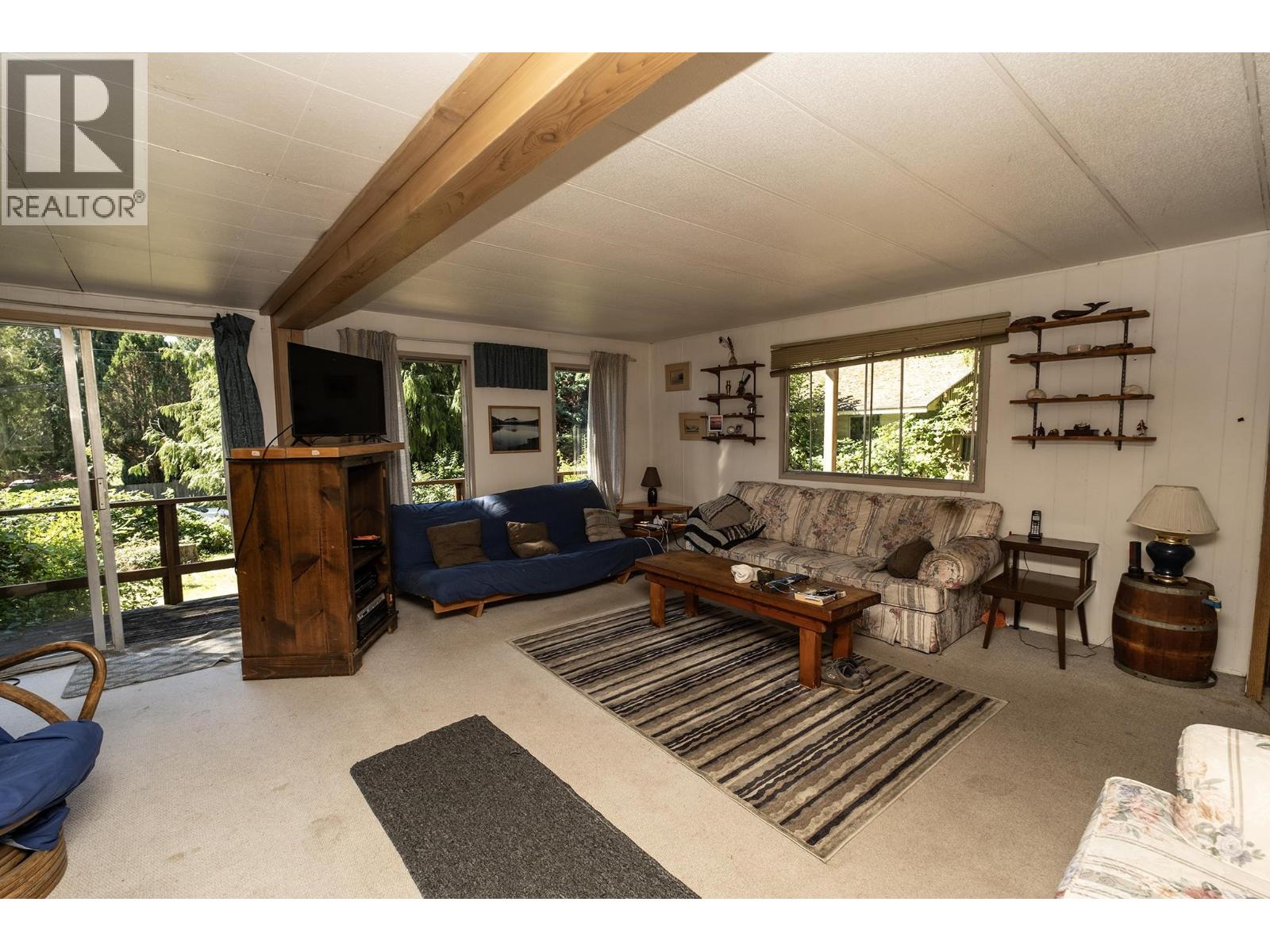 1022 Fairview Road, Gibsons, British Columbia  V0N 1V3 - Photo 7 - R3049642
