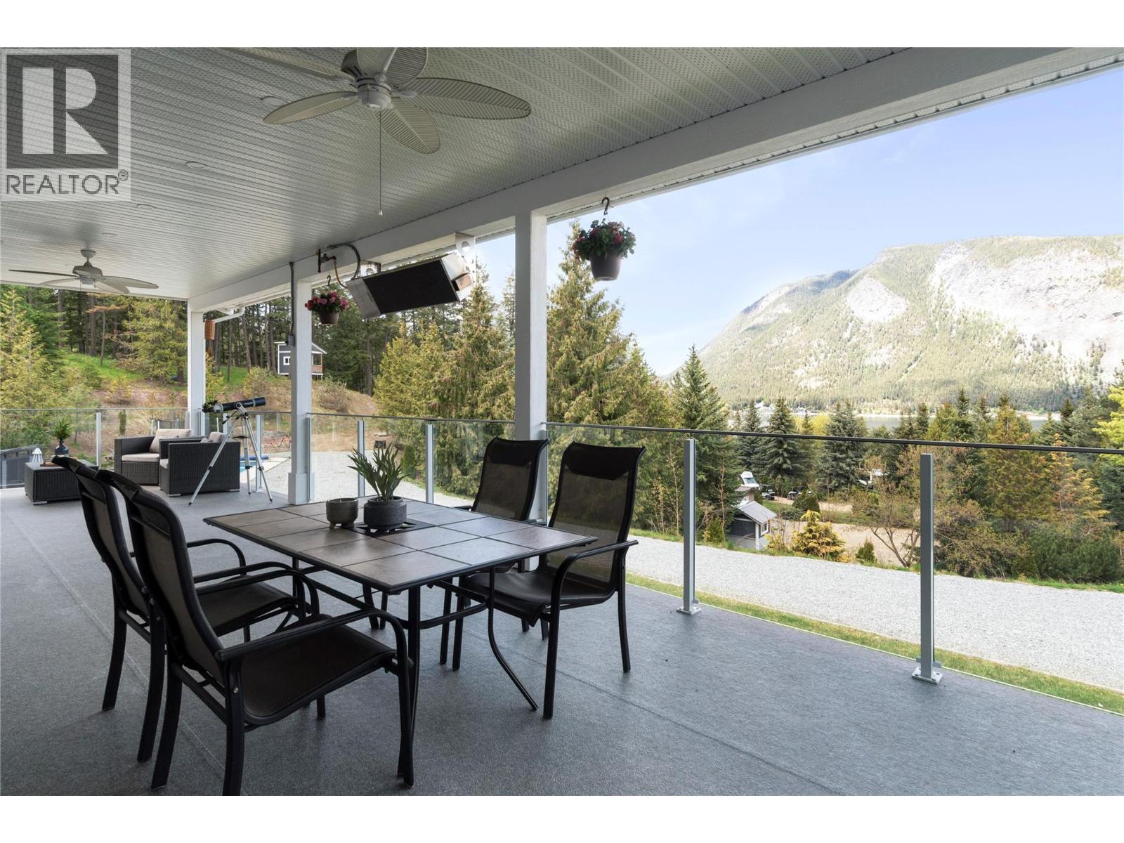 2030 Canoe Beach Drive Ne, Salmon Arm, British Columbia  V1E 2M5 - Photo 12 - 10363422
