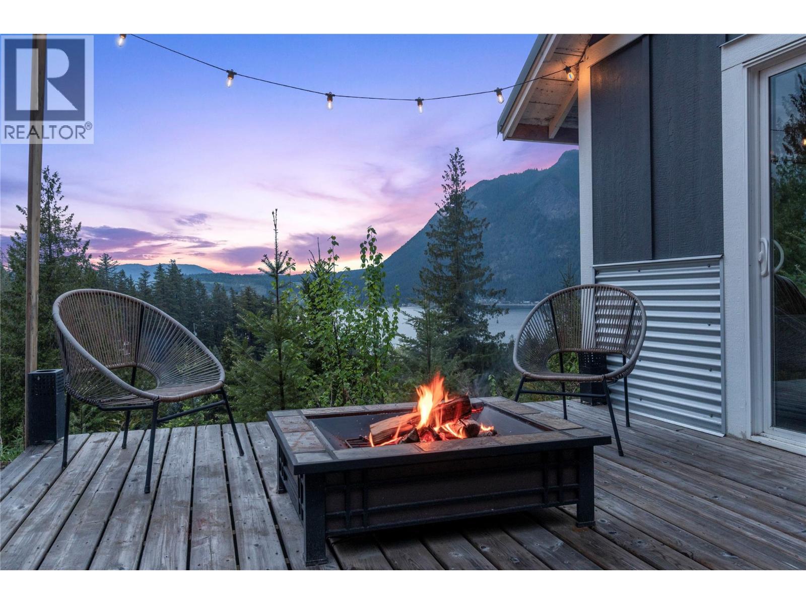 2030 Canoe Beach Drive Ne, Salmon Arm, British Columbia  V1E 2M5 - Photo 57 - 10363422