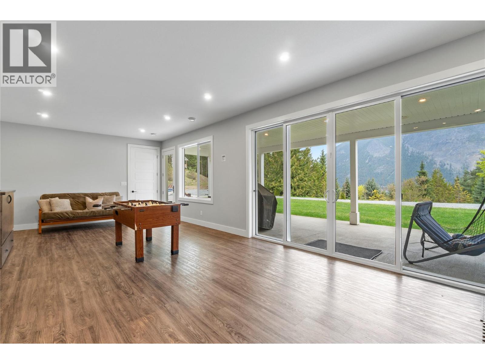 2030 Canoe Beach Drive Ne, Salmon Arm, British Columbia  V1E 2M5 - Photo 42 - 10363422