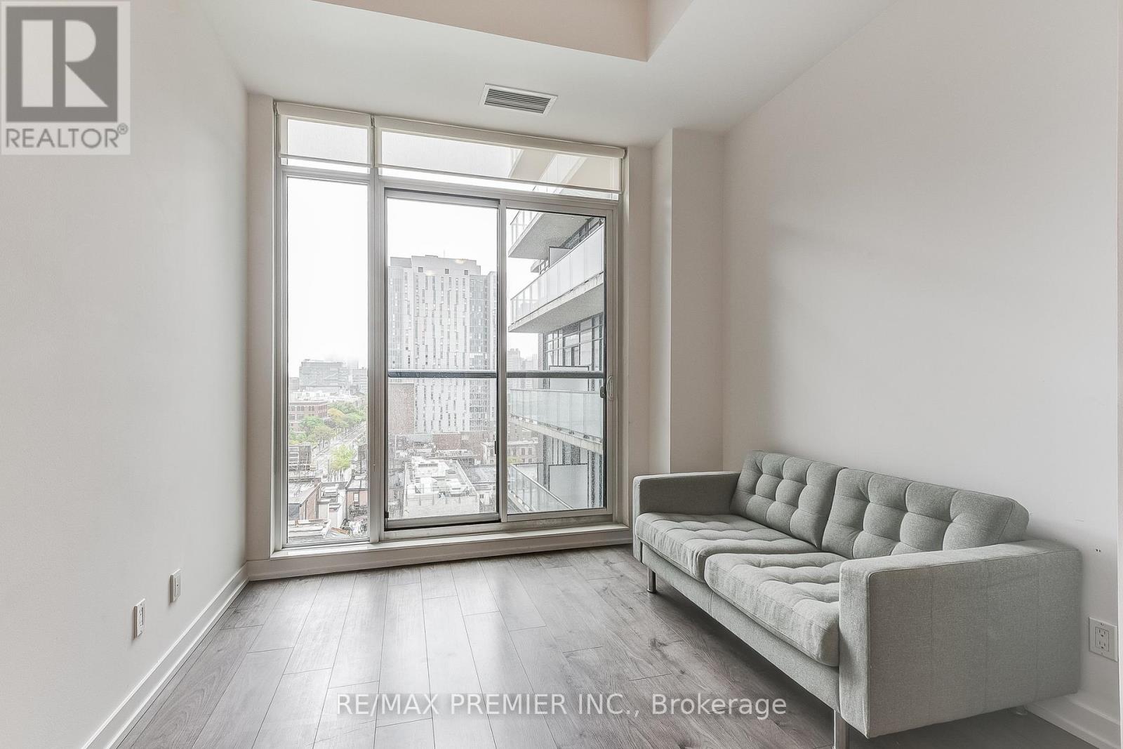 1002 - 297 College Street, Toronto, Ontario  M5T 1S2 - Photo 11 - C12412828