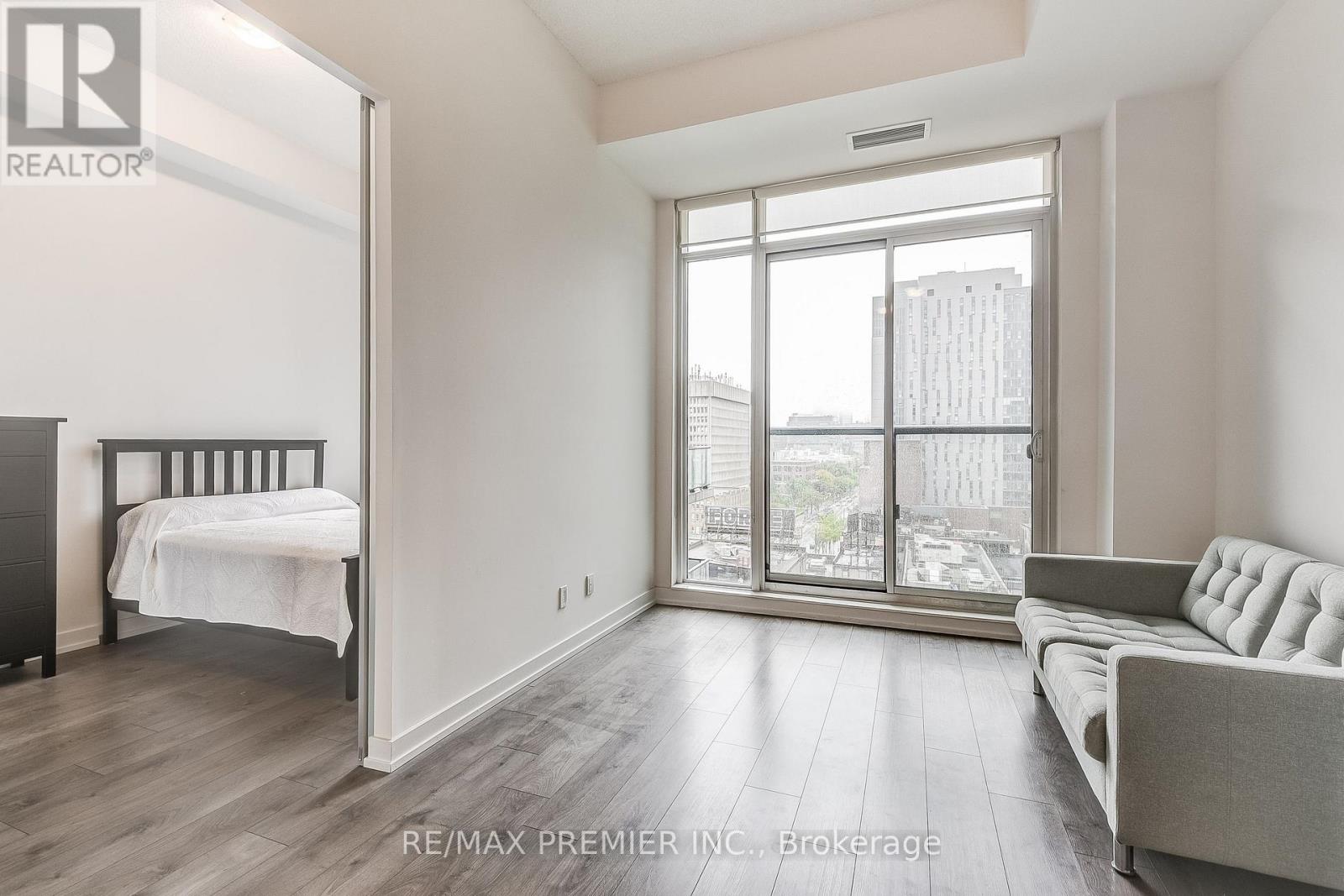 1002 - 297 College Street, Toronto, Ontario  M5T 1S2 - Photo 12 - C12412828