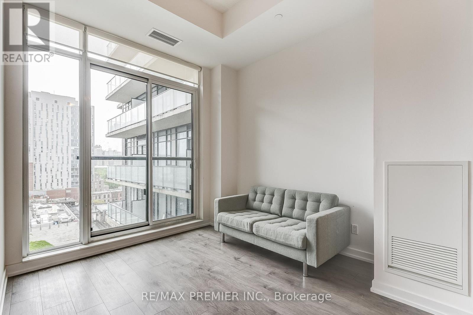 1002 - 297 College Street, Toronto, Ontario  M5T 1S2 - Photo 13 - C12412828