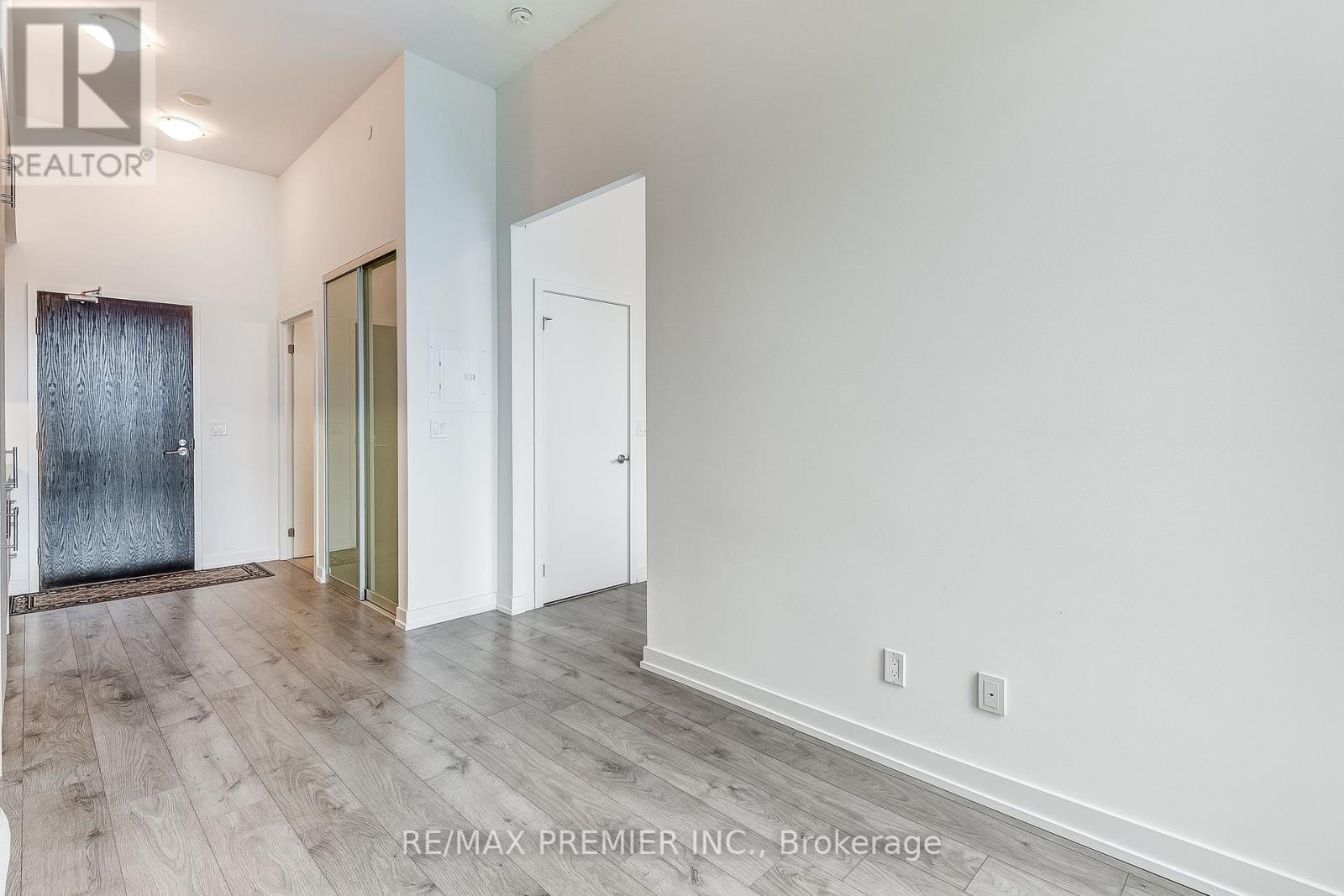 1002 - 297 College Street, Toronto, Ontario  M5T 1S2 - Photo 14 - C12412828