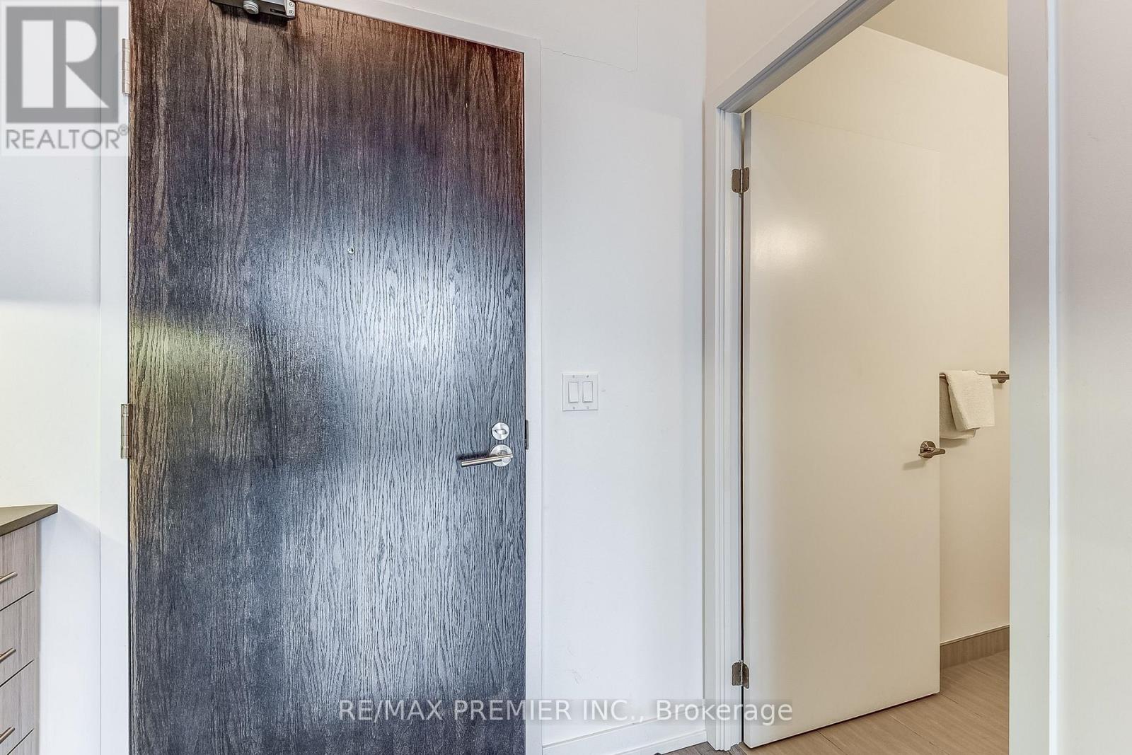 1002 - 297 College Street, Toronto, Ontario  M5T 1S2 - Photo 4 - C12412828