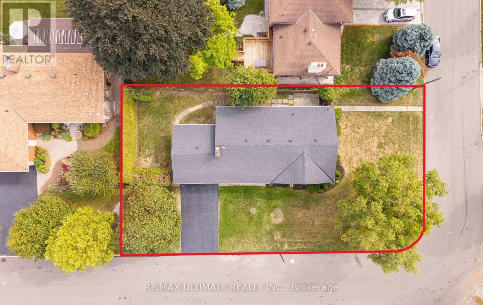 17 Fleetwell Court, Toronto (Willowdale West), Ontario  M2R 1L2 - Photo 2 - C12412854