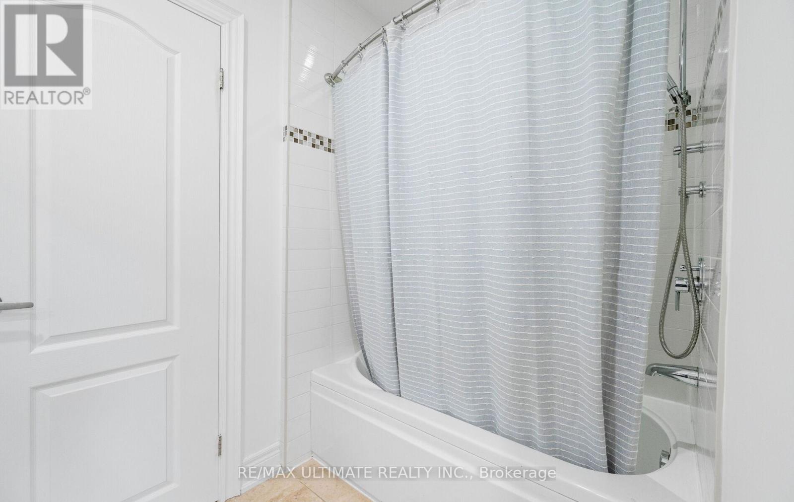 17 Fleetwell Court, Toronto (Willowdale West), Ontario  M2R 1L2 - Photo 26 - C12412854