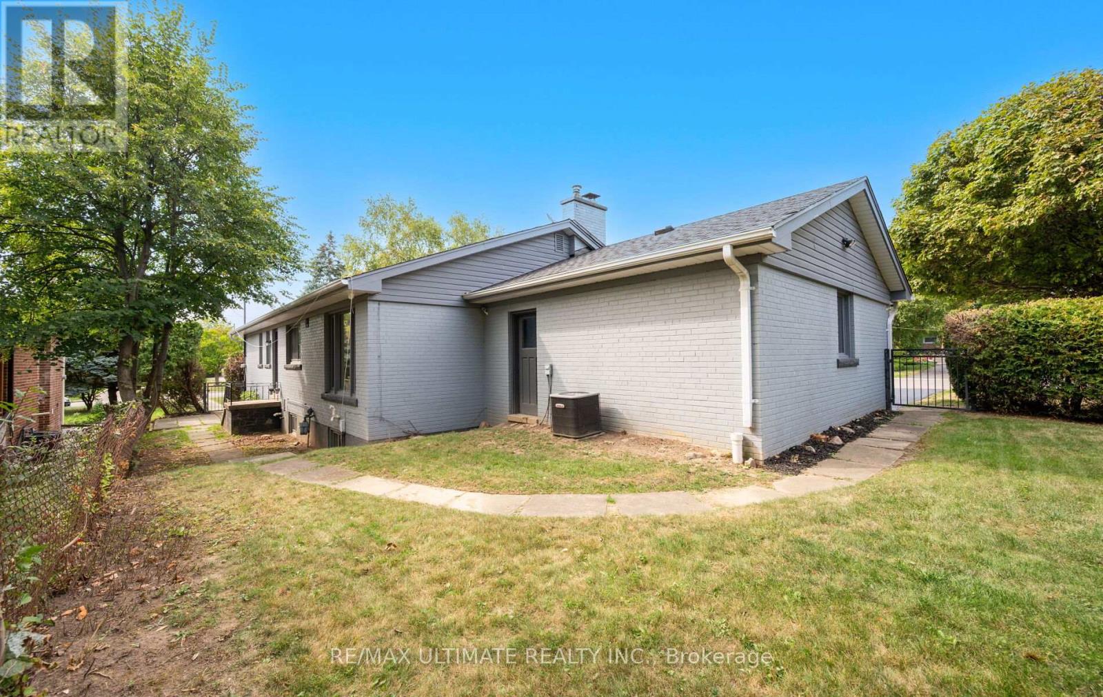 17 Fleetwell Court, Toronto (Willowdale West), Ontario  M2R 1L2 - Photo 45 - C12412854