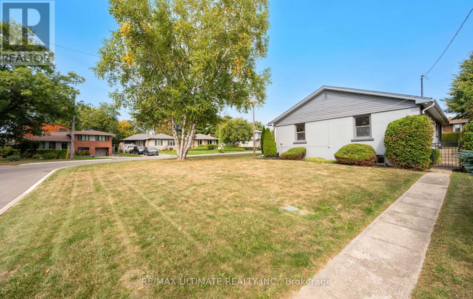 17 Fleetwell Court, Toronto (Willowdale West), Ontario  M2R 1L2 - Photo 46 - C12412854
