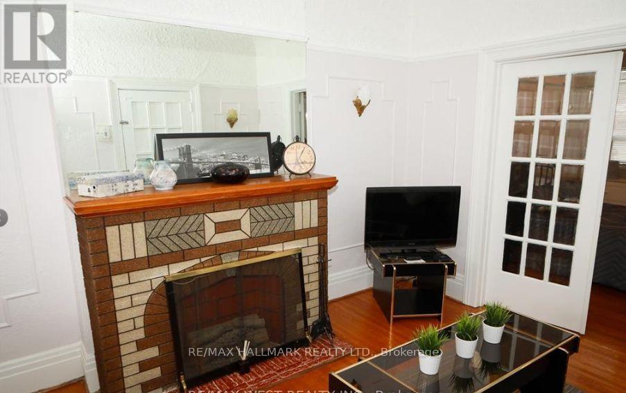 Main - 132 Grace Street, Toronto, Ontario  M6J 2S2 - Photo 7 - C12412888