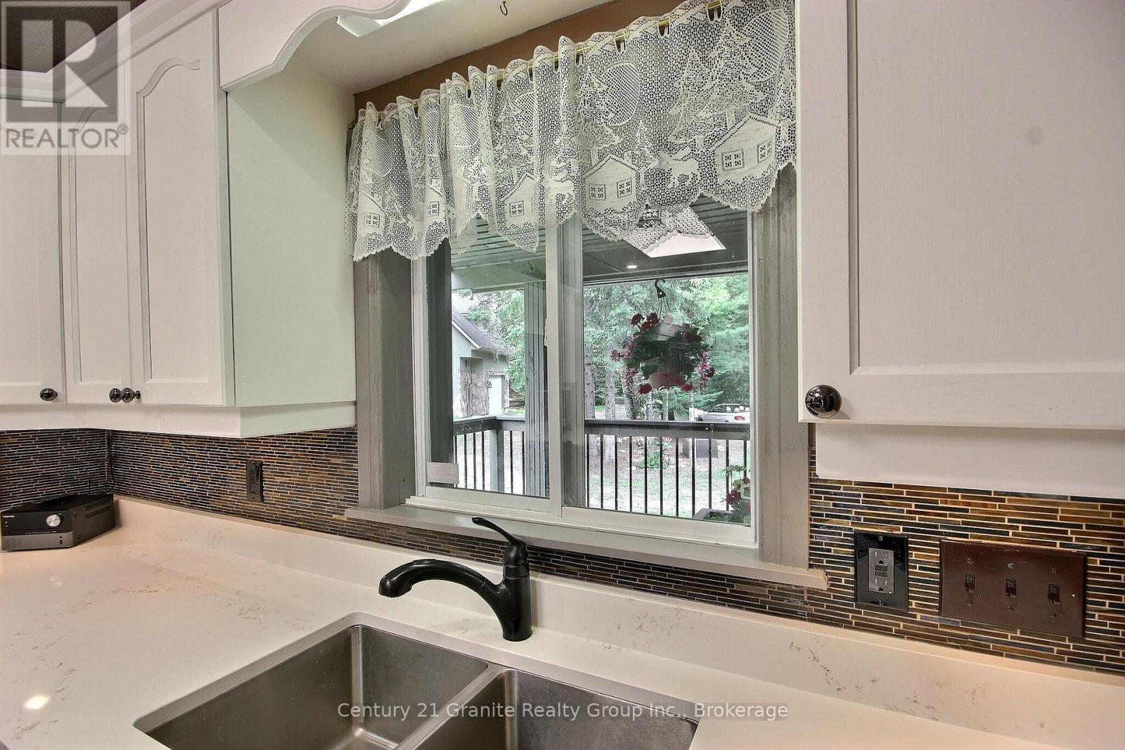 1082 Green Lake Road, Algonquin Highlands, Ontario  K0M 1J1 - Photo 18 - X12333654