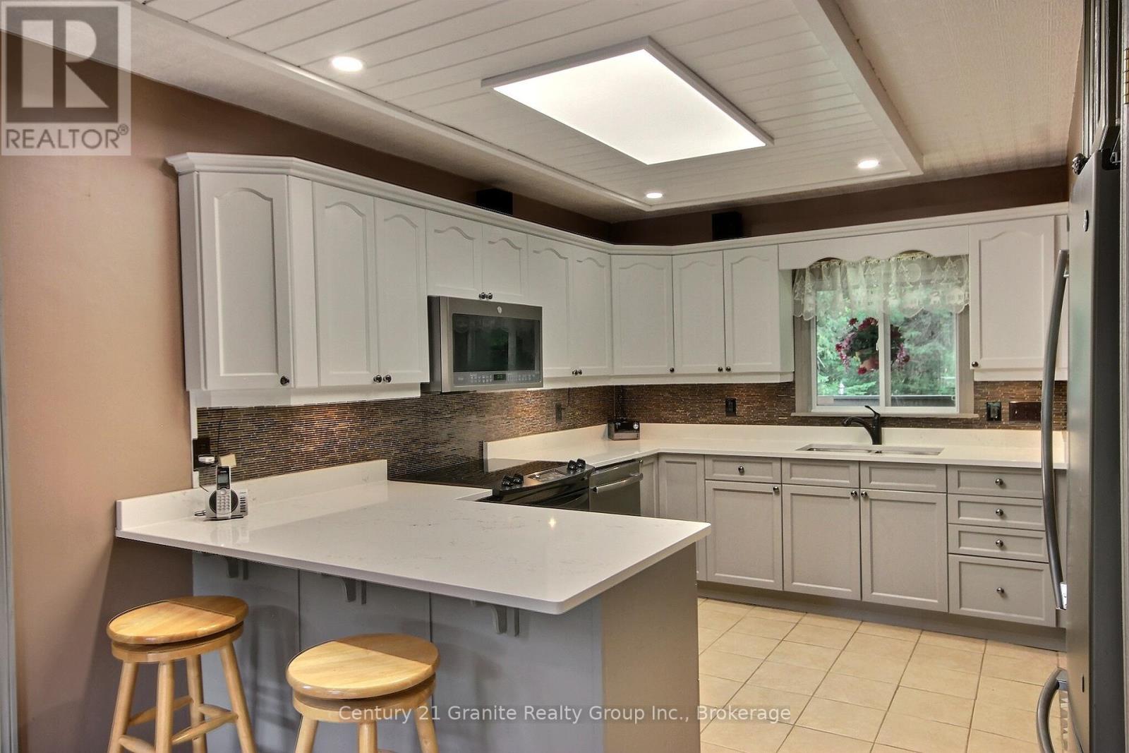 1082 Green Lake Road, Algonquin Highlands, Ontario  K0M 1J1 - Photo 16 - X12333654