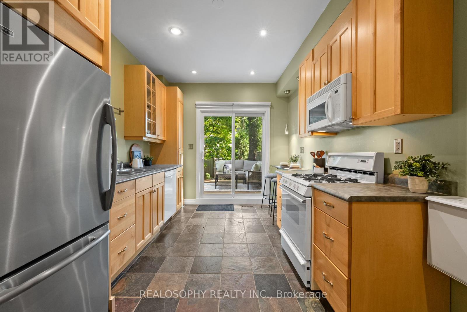 299 Pape Avenue, Toronto, Ontario  M4M 2W6 - Photo 7 - E12412806
