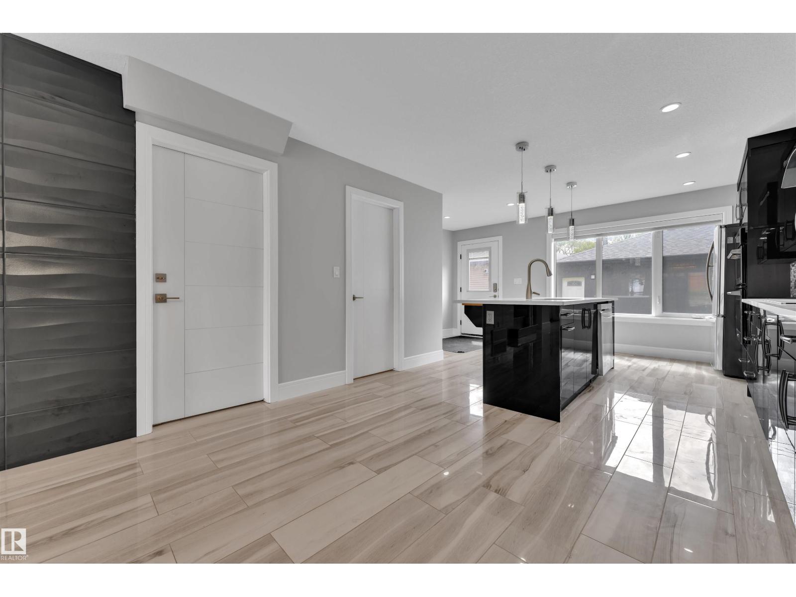 9327 Connors Rd Nw, Edmonton, Alberta  T6C 4B9 - Photo 10 - E4458369