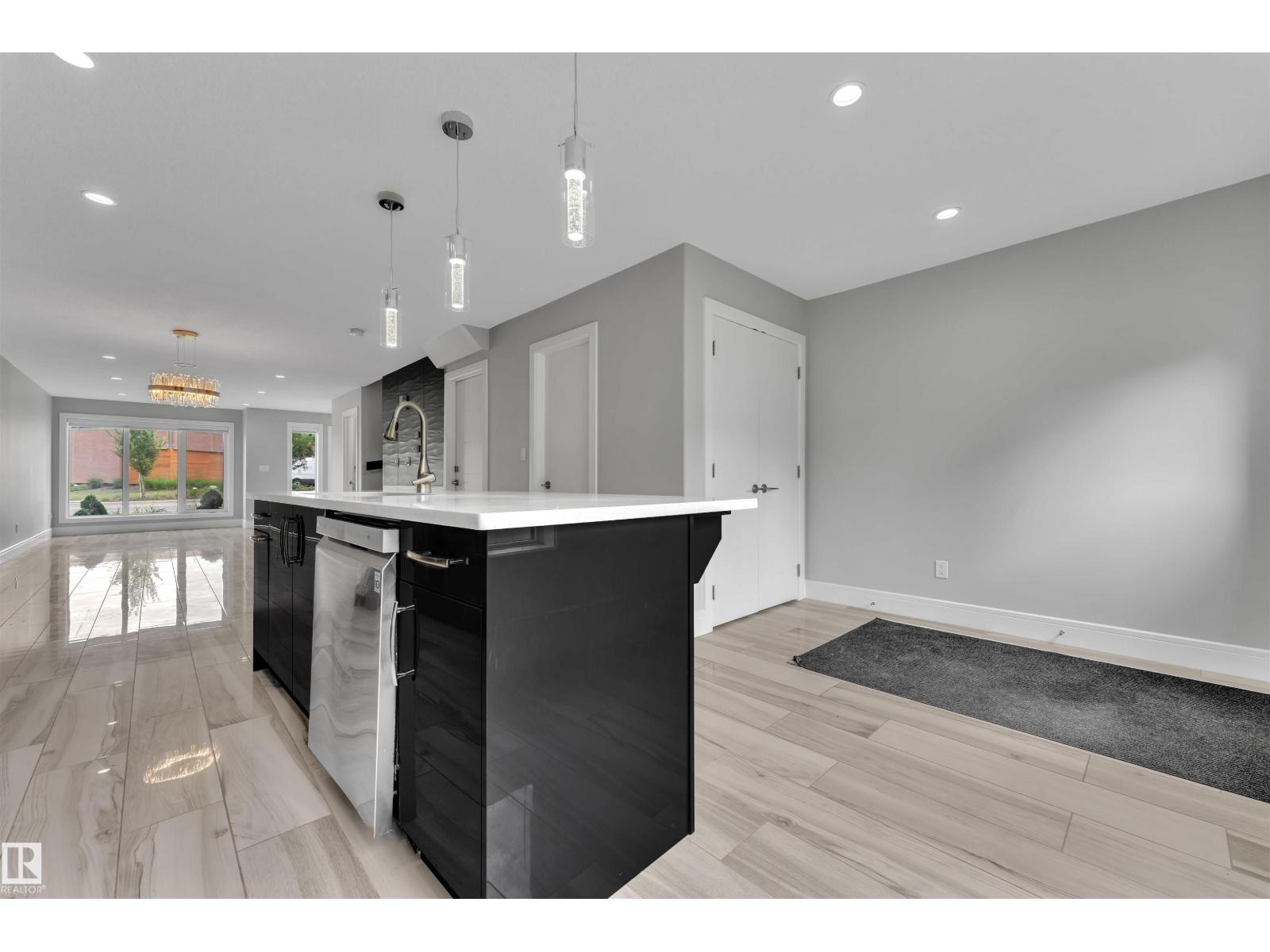 9327 Connors Rd Nw, Edmonton, Alberta  T6C 4B9 - Photo 12 - E4458369