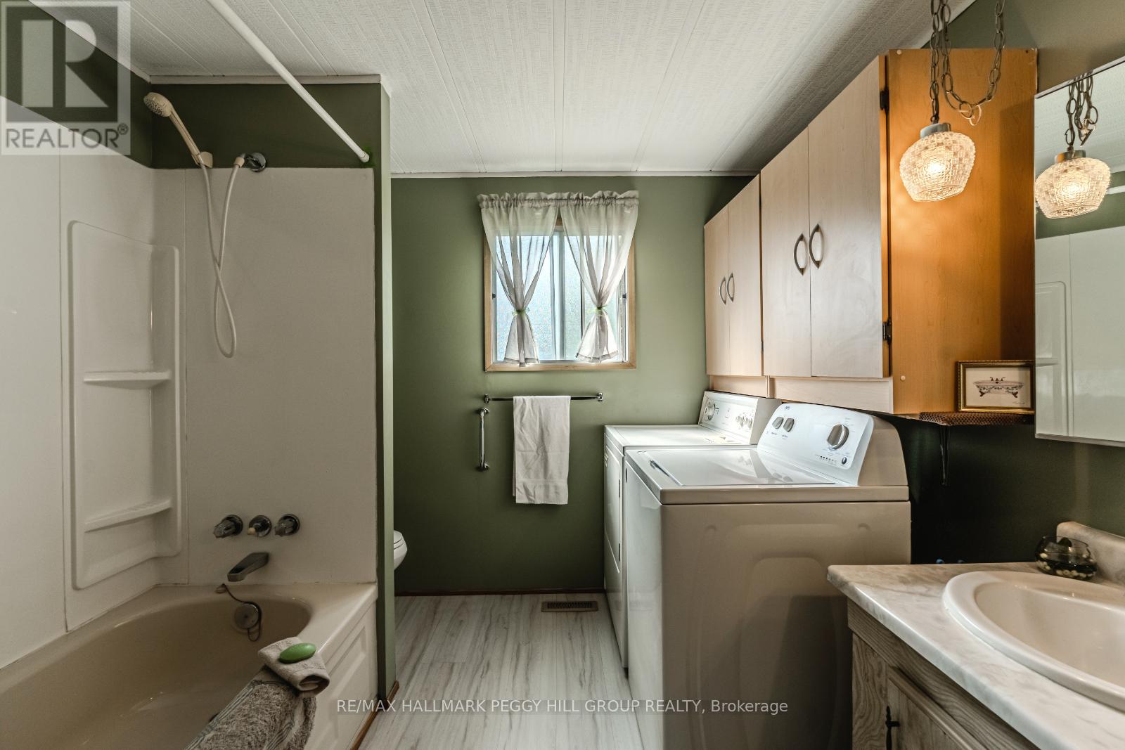 15 Riverview Circle, Innisfil, Ontario  L9S 1M3 - Photo 10 - N12412758