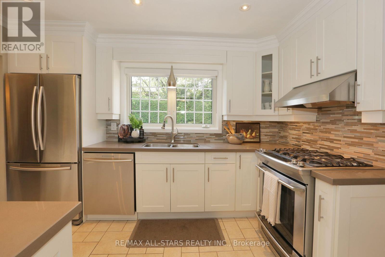 18 Sir Brandiles Place, Markham (Markham Village), Ontario  L3P 2Z5 - Photo 13 - N12412901
